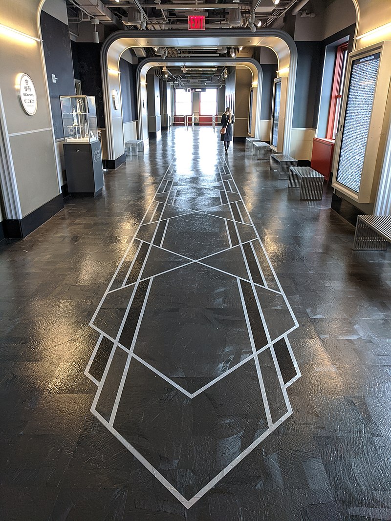 800px-EmpireStateBuilding202080thFloorNorthCorridorLookingWest.jpg