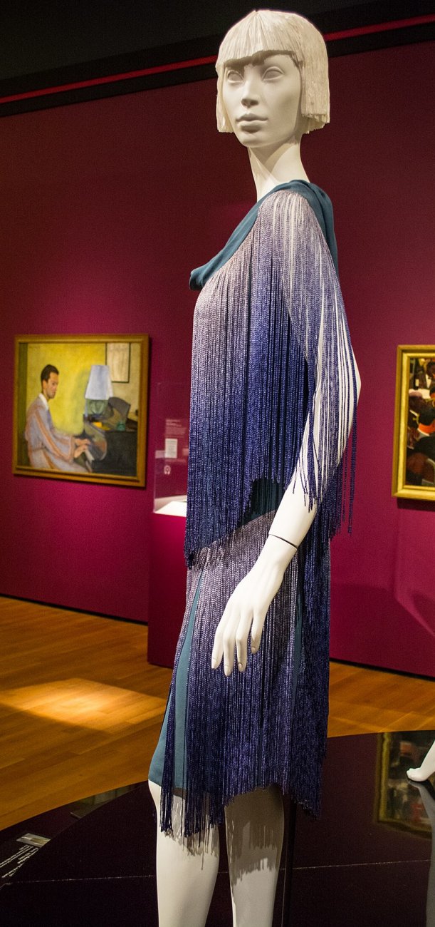 800px-Evening_dress_and_underslip_02_-_Coco_Chanel_(39006718204).jpg