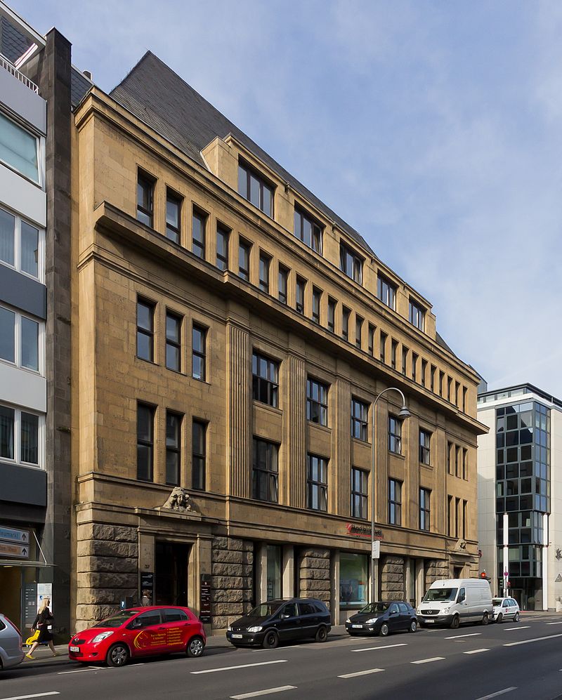 800px-Geschäfts-_und_Verwaltungsgebäude_Unter_Sachsenhause_37-4896.jpg