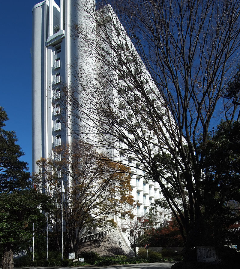 800px-Grand_Prince_Hotel_New_Takanaya 1982.jpg