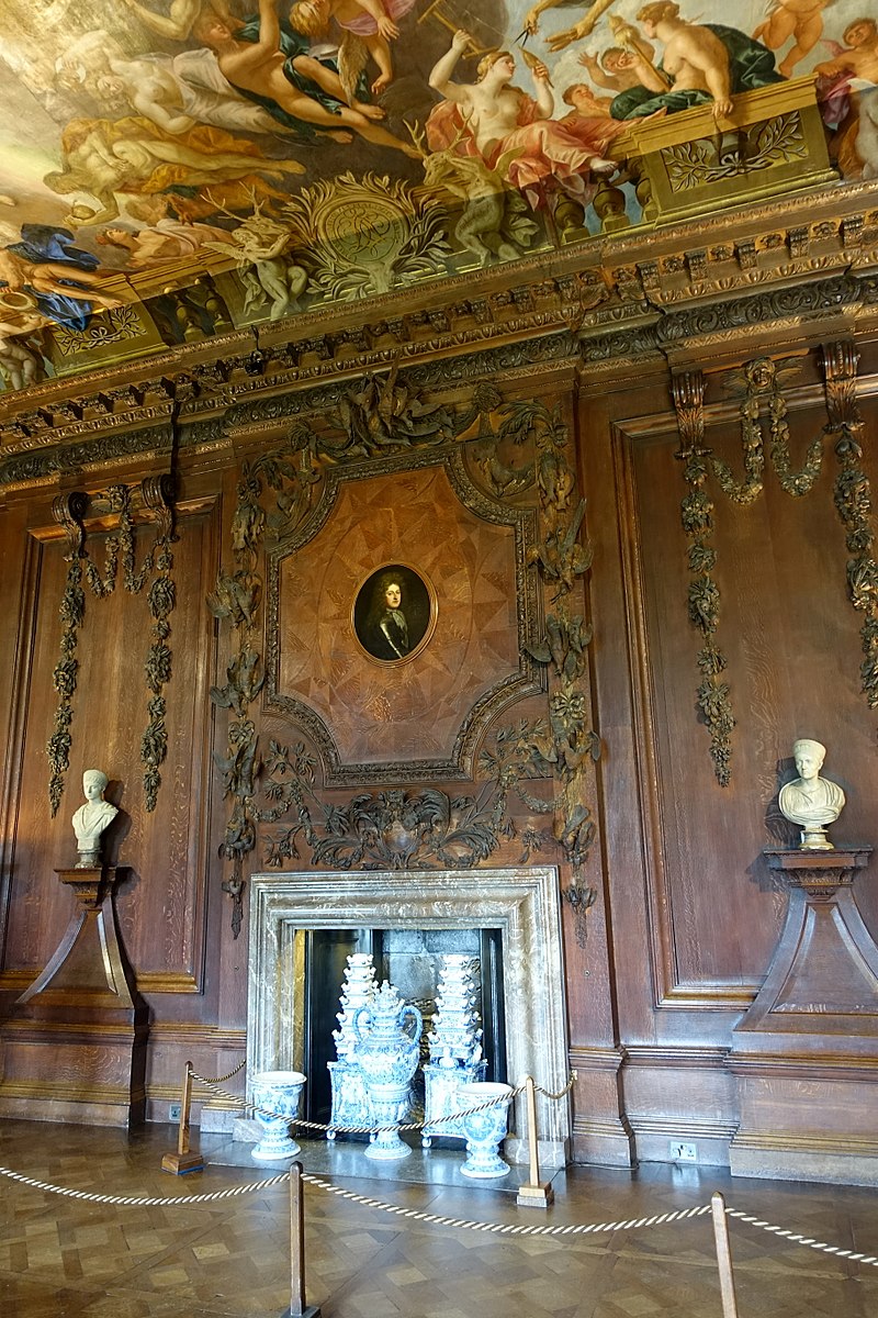 800px-Great_Chamber,_Chatsworth_House_-_Derbyshire,_England_-_DSC03155.jpg