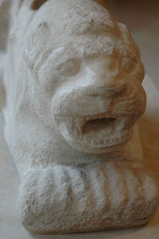 800px-Guarding_lion_Susa_Louvre_Sb99.jpg