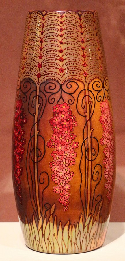 800px-Jòszef_rippl-rònai_(dis.,_attr.),_per_zsolnay_porcelain_manufactory,_vaso,_pécs,_1898-1901.jpg