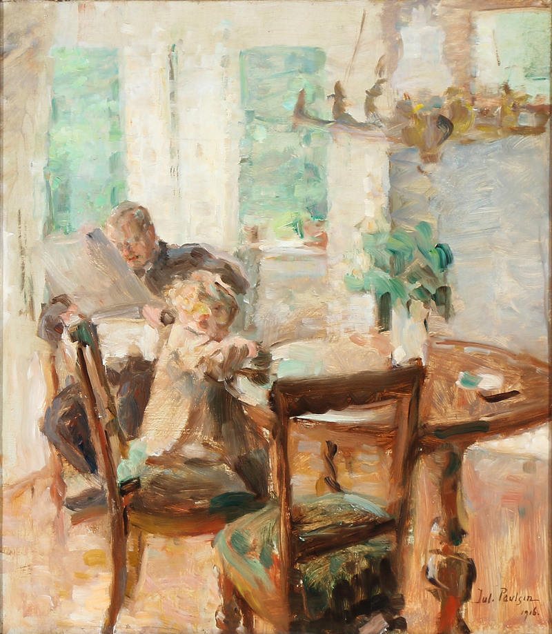 800px-Julius_Paulsen_-_Barnet_leger,_mens_far_læser_avis_-_1916.png