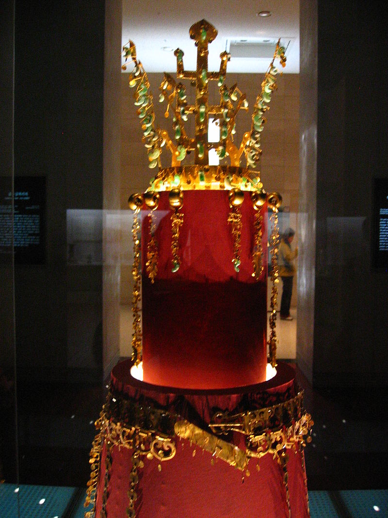 800px-Korean_crown_and_belt_from_Silla-01.jpg