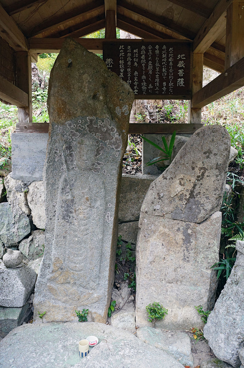 800px-Kuwanomi-dera_Azuchi_Shiga_pref_Japan03n.jpg