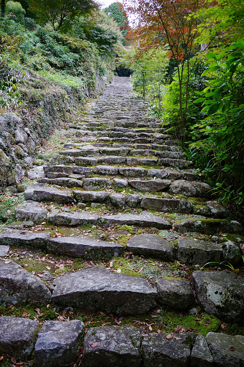 800px-Kuwanomi-dera_Azuchi_Shiga_pref_Japan09n.jpg