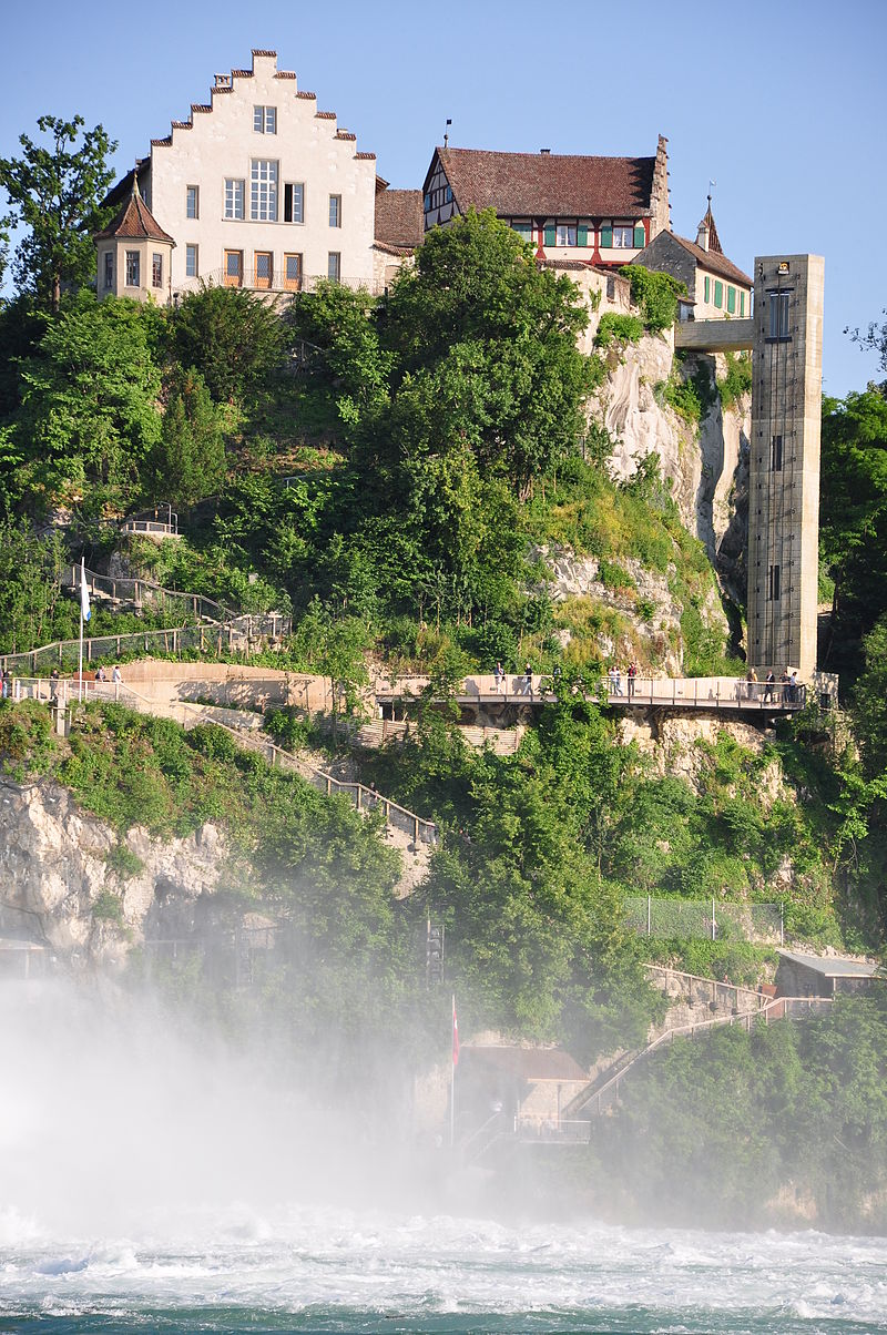 800px-Laufen-Uhwiesen_-_Schloss_Laufen_-_Rheinfall_-_Neuhausen_am_Rheinfall_2010-06-24_18-48-50.JPG