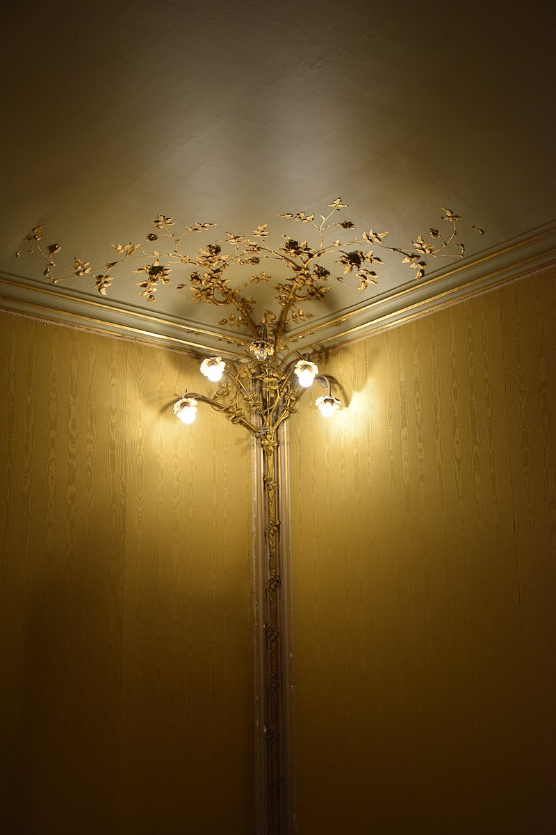 800px-Maison_Leon_Losseau_-_petit_salon_-_luminaire.jpg