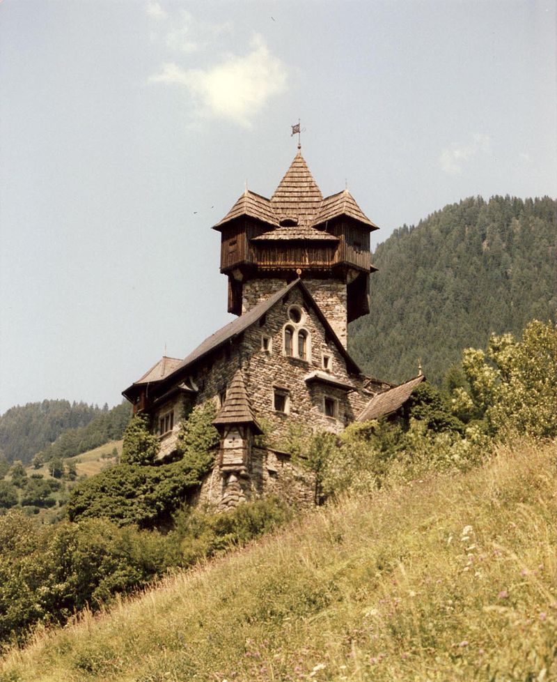 800px-Niederfalkenstein_01.jpg