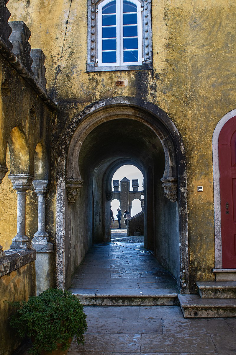 800px-Palácio_Nacional_da_Pena_03.jpg