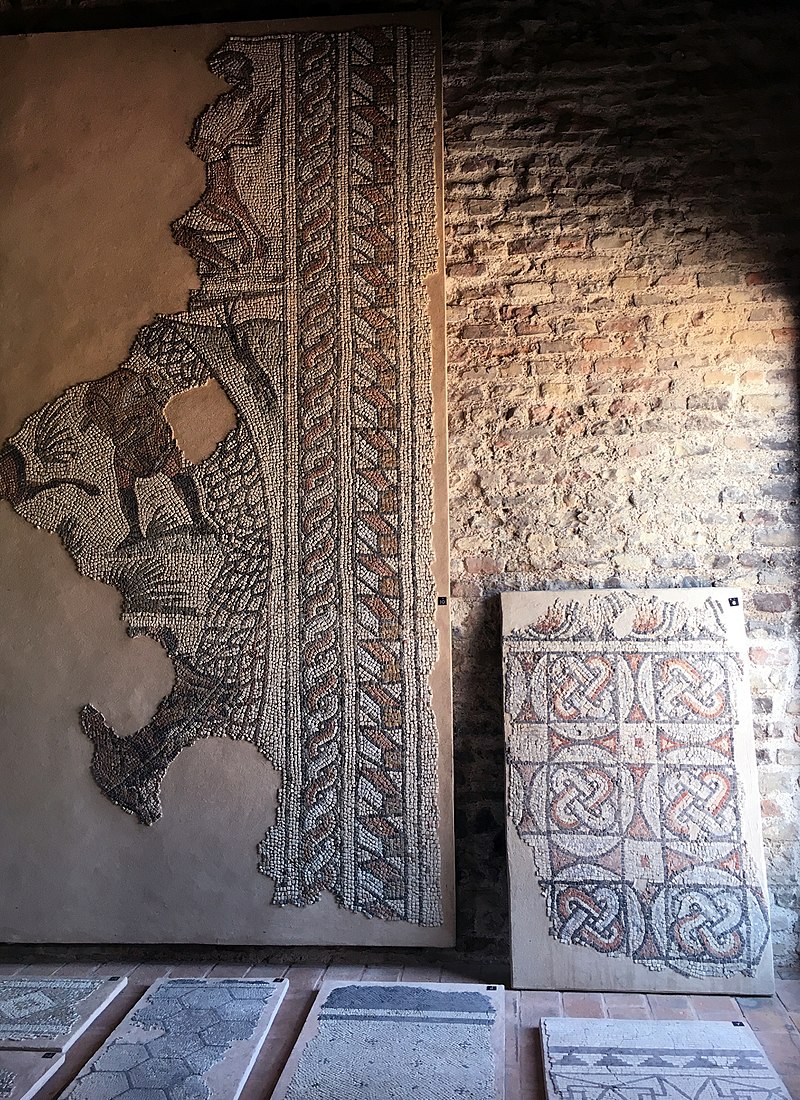 800px-Palazzo_di_Teodorico_-_Mosaico_piano_superiore_3.jpg