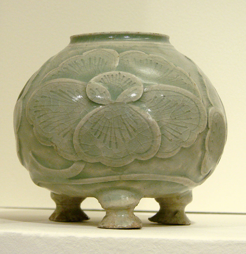 800px-Pot_tripode_Musée_Guimet_2418.jpg