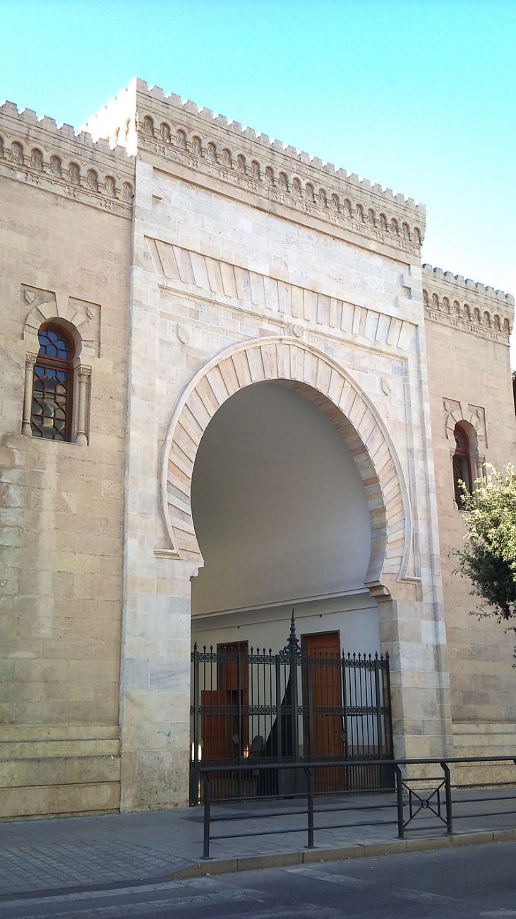 800px-PuertaMercado(Malaga)_01.jpg