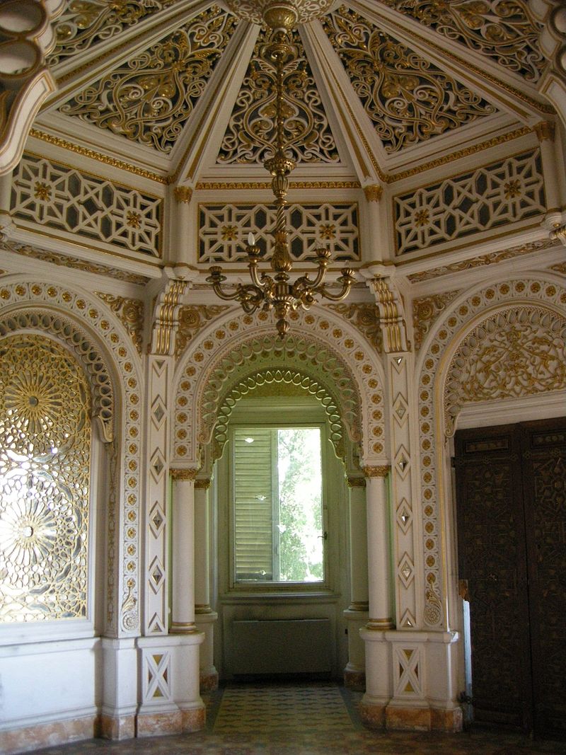 800px-Sammezzano,_sala_degli_stucchi_oro_01.JPG