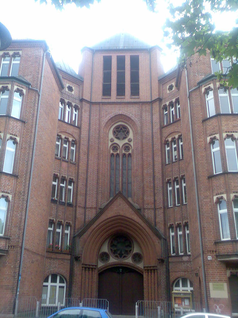 800px-Ss_Corpus_Christi_Berlin-Prenzlauer_Berg.jpg