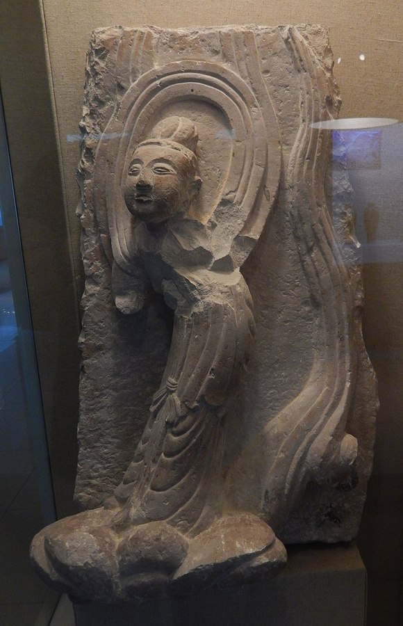 800px-Stone_sculpture_of_a_dancer_from_Lindong_South_Pagoda.jpg