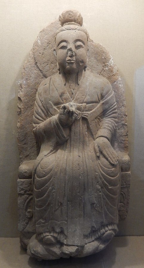 800px-Stone_sculpture_of_a_Daoist_figure_from_Lindong_South_Pagoda.jpg