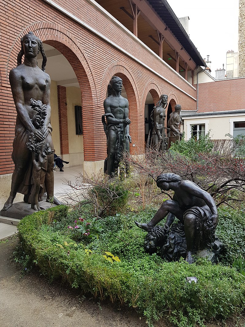 800px-Street_garden_of_the_Musée_Bourdelle_(02).jpg
