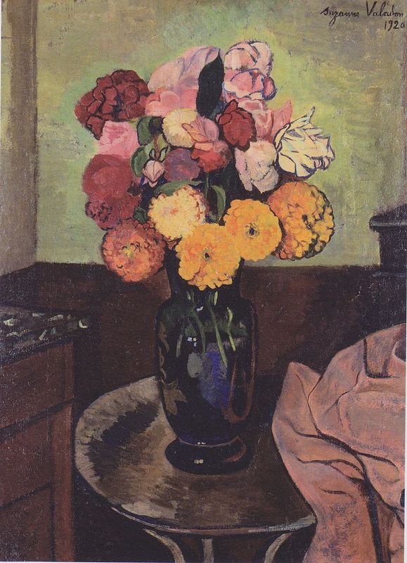 800px-Suzanne_Valadon_-_Blumenvase_auf_einem_runden_Tisch_-_1920.jpeg