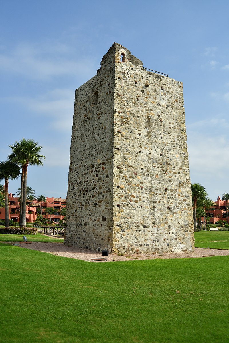 800px-Torre_de_Guadalmansa,_en_la_costa_de_Estepona,_provincia_de_Málaga.jpg
