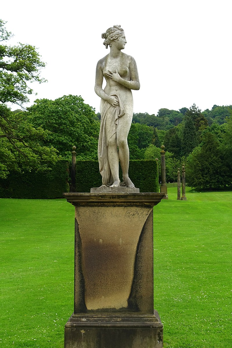 800px-Venus_Italica_-_Chatsworth_House_-_Derbyshire,_England_-_DSC03552.jpg