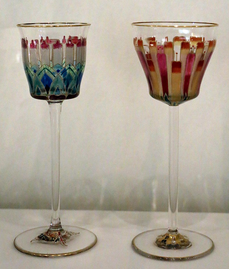 800px-Vetreria_meyr's_neffe,_due_bicchieri_da_vino,_adlfov_na_sumave_post_1900.jpg