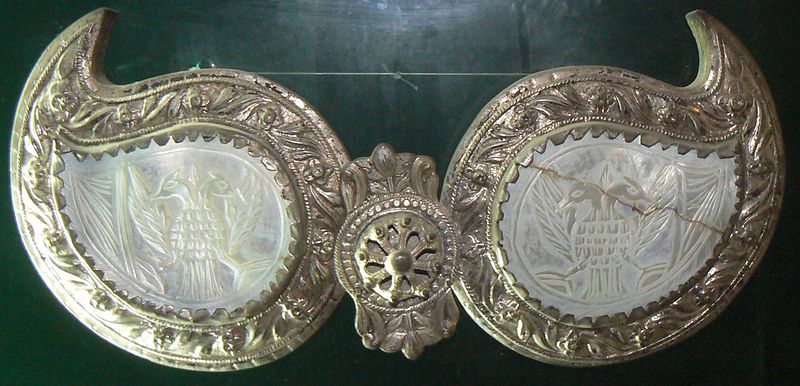 800px-Vratsa-history-museum-belt-buckle-2.jpg