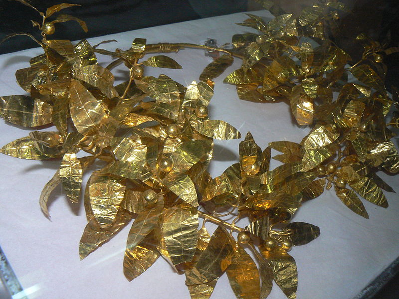 800px-Vratsa-history-museum-Mogilanska-tumulus-golden-wreath.jpg
