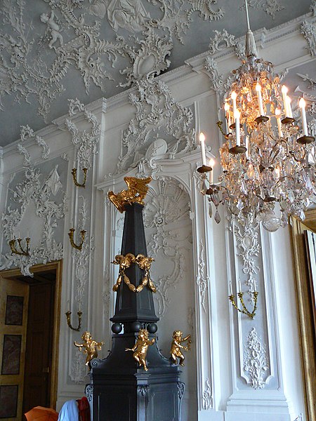 800px-Würzburg,_Residenz_(4644492148).jpg