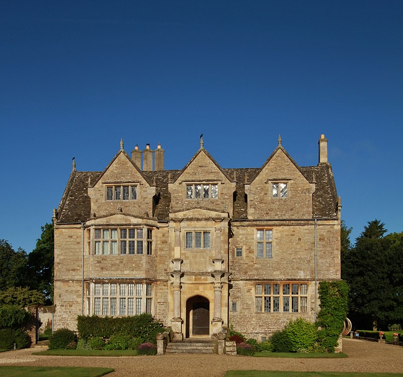 800px-WaterEaton_ManorHouse_closeup.jpg