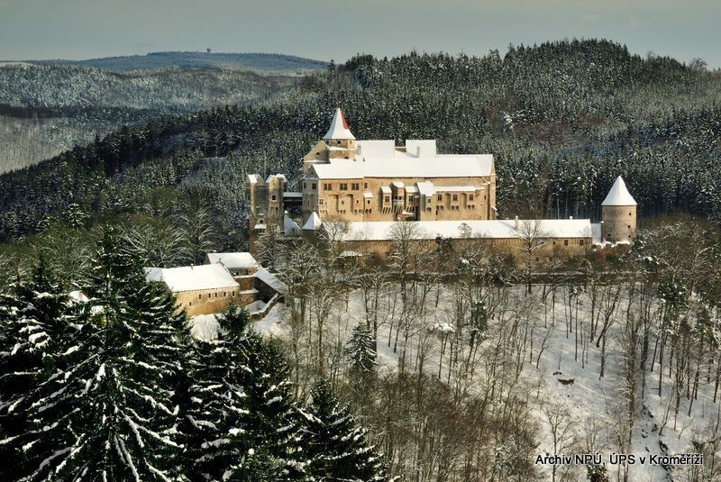 800x0-towidth-90-04-hrad-pernstejn.jpg