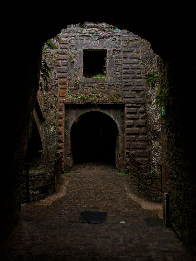 84010-CLT-0001-01_Kasteel_Bouillon_poort.jpg