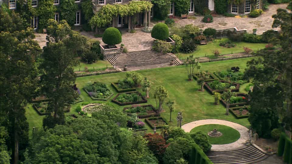 854733057-mount-stewart-northern-ireland-visions-of-ireland-garden-decoration.jpg