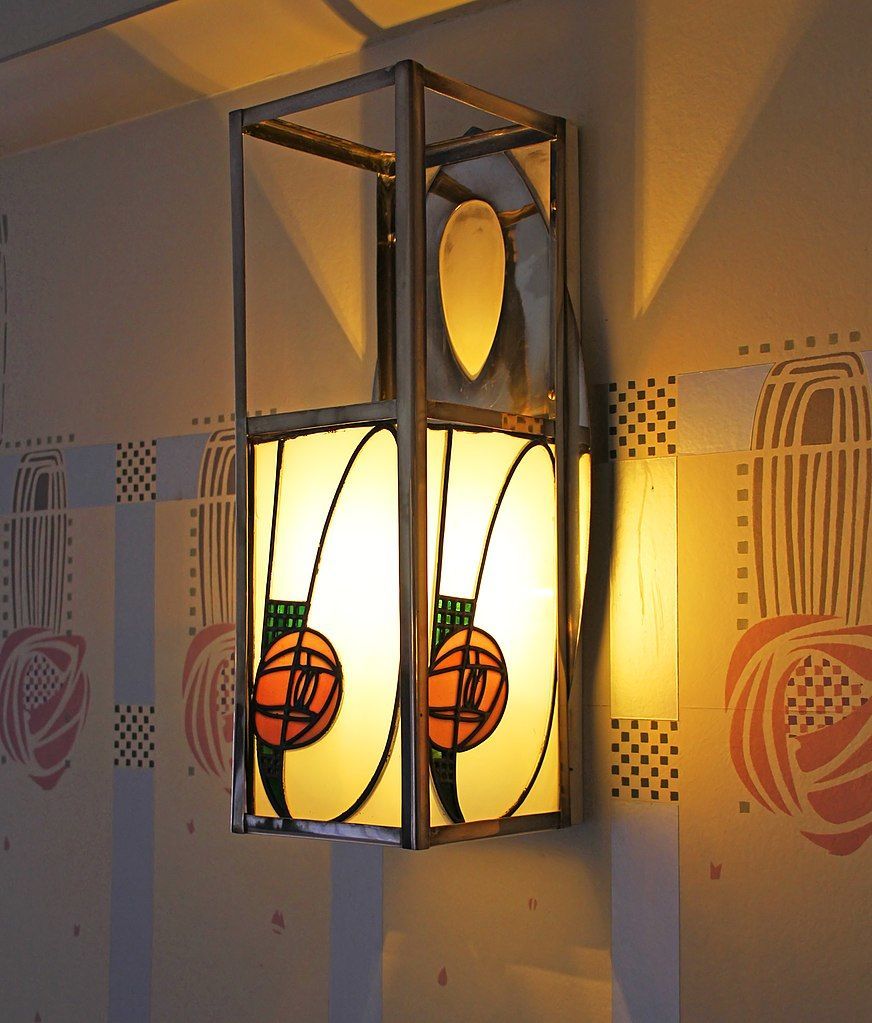 872px-Hill_House_Lamp_(36737207783).jpg