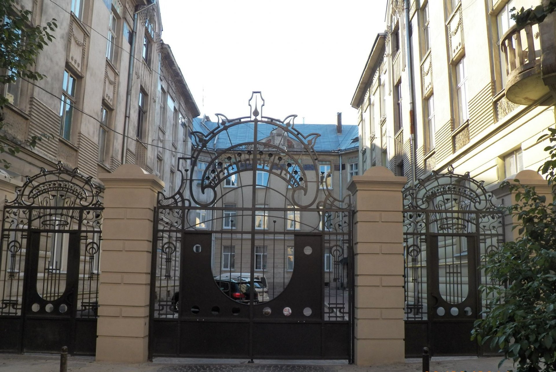 8_Dontsov_Street,_Lviv_8.jpg