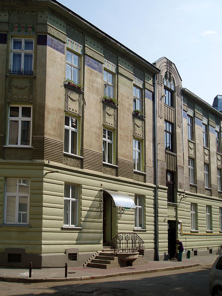 8_Dontsova_Street,_Lviv_(07).jpg