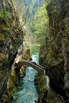 8ac00066aa1eac938fcaa9bf24d59788--visit-switzerland-fantasy-places.jpg