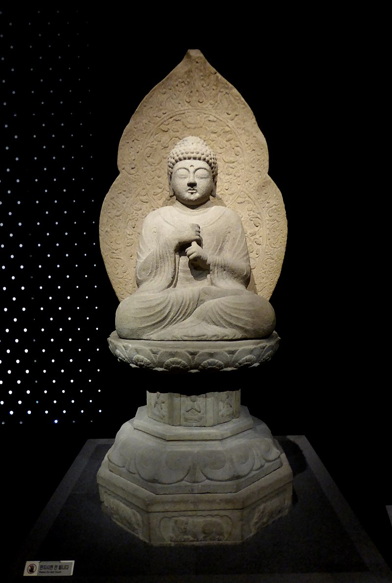 9в 800px-Stone_Statue_of_Vairocana_in_the_National_Museum_of_Korea.jpg