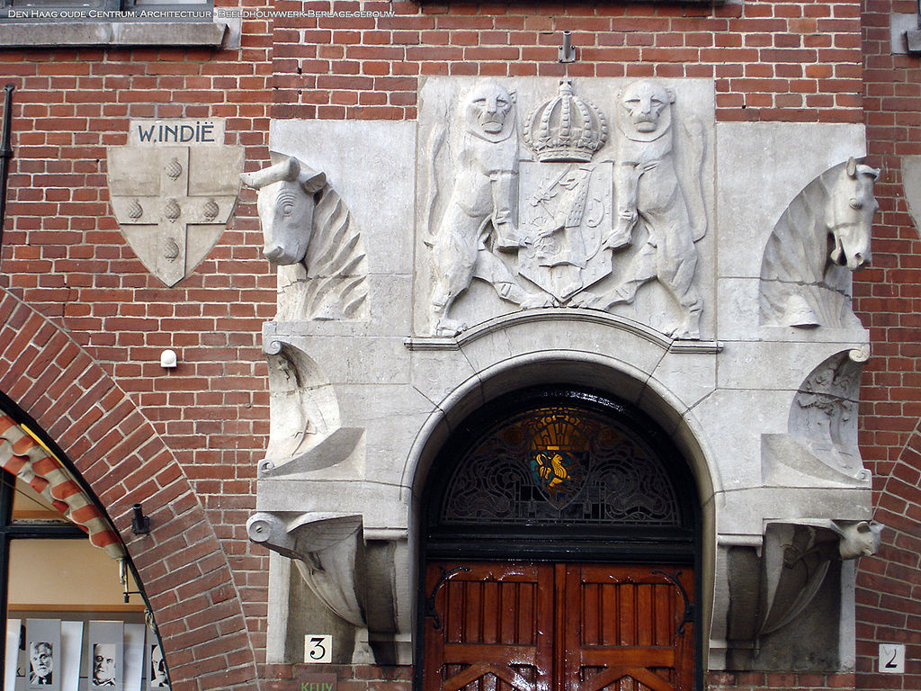 9 1024px-Den_Haag_-_Berlage-gebouw_-_beeldentableaux.jpg