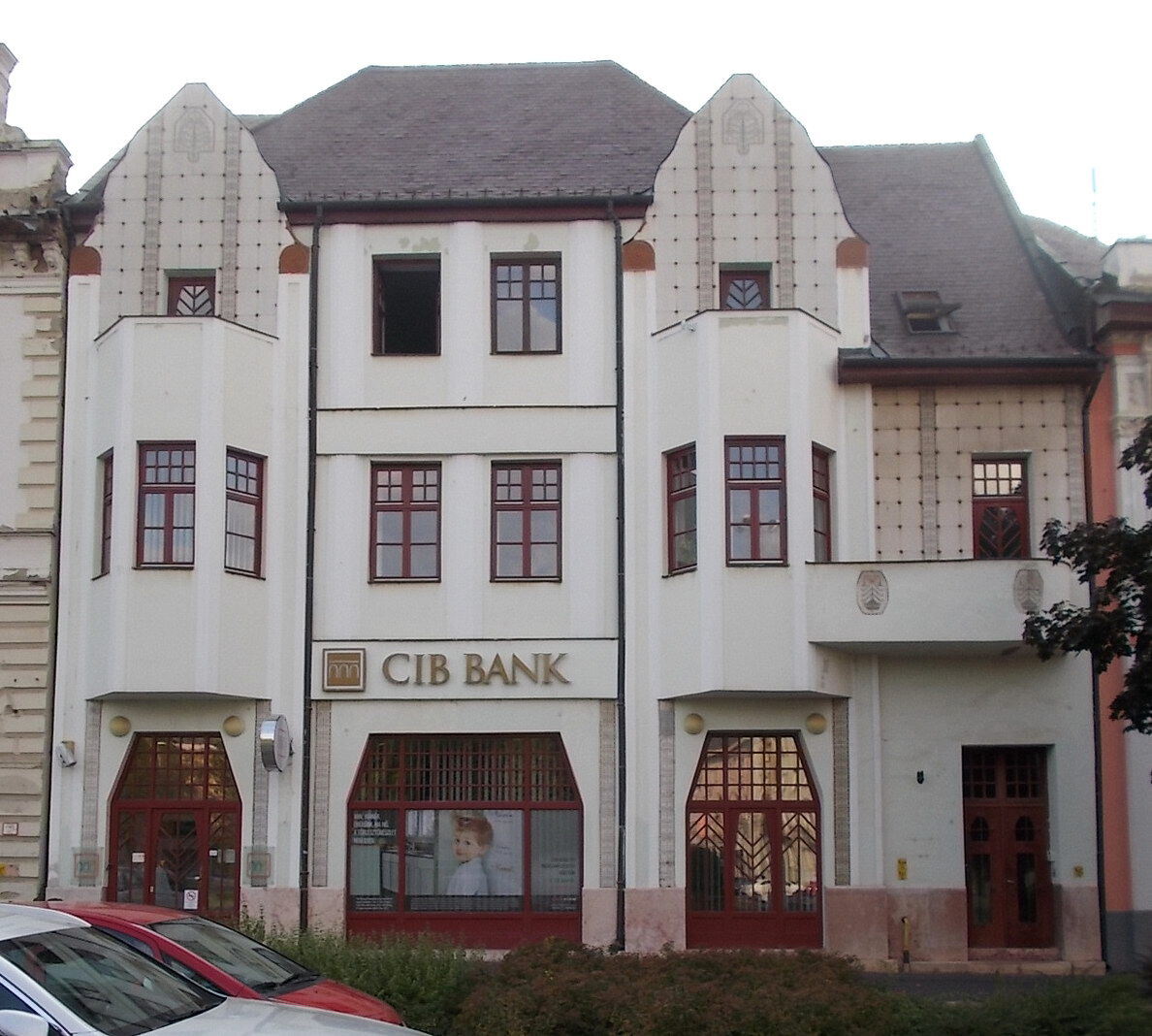 9 CIB_Bank,_7_Hősök_Square,_2017_Nyíregyháza.jpg