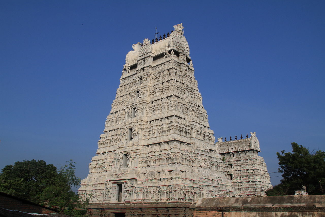 9 d1280px-Annamalaiyar_Temple.JPG