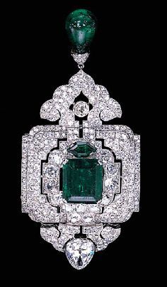914978f4ec907a9676bc970fc75a6d02--diamond-brooch-emerald-diamond.jpg