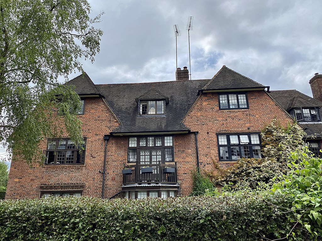 9_Heath_Close,_Hampstead_Garden_Suburb,_June_2021.jpg