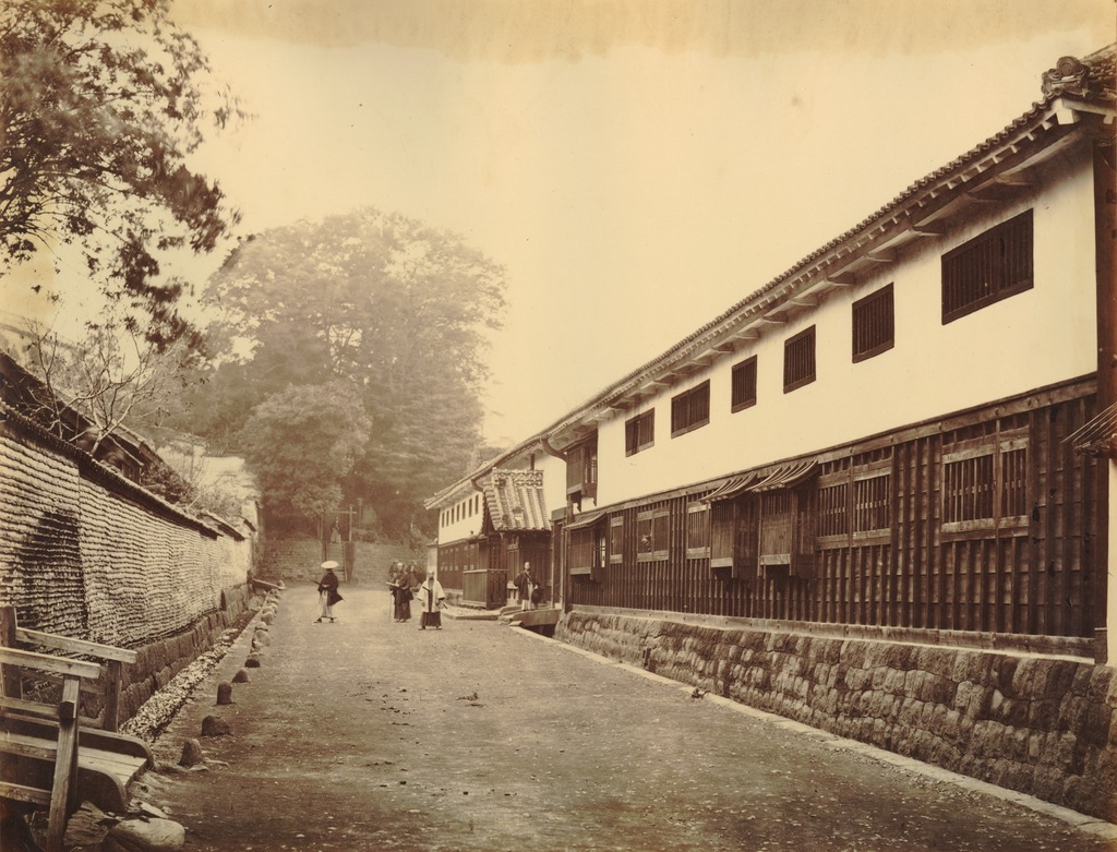 _Beato,_Felice_-_Palace_of_the_lord_of_Satsuma_at_Sedo,_Japan_-_presumably_1863-1865.tif.jpg