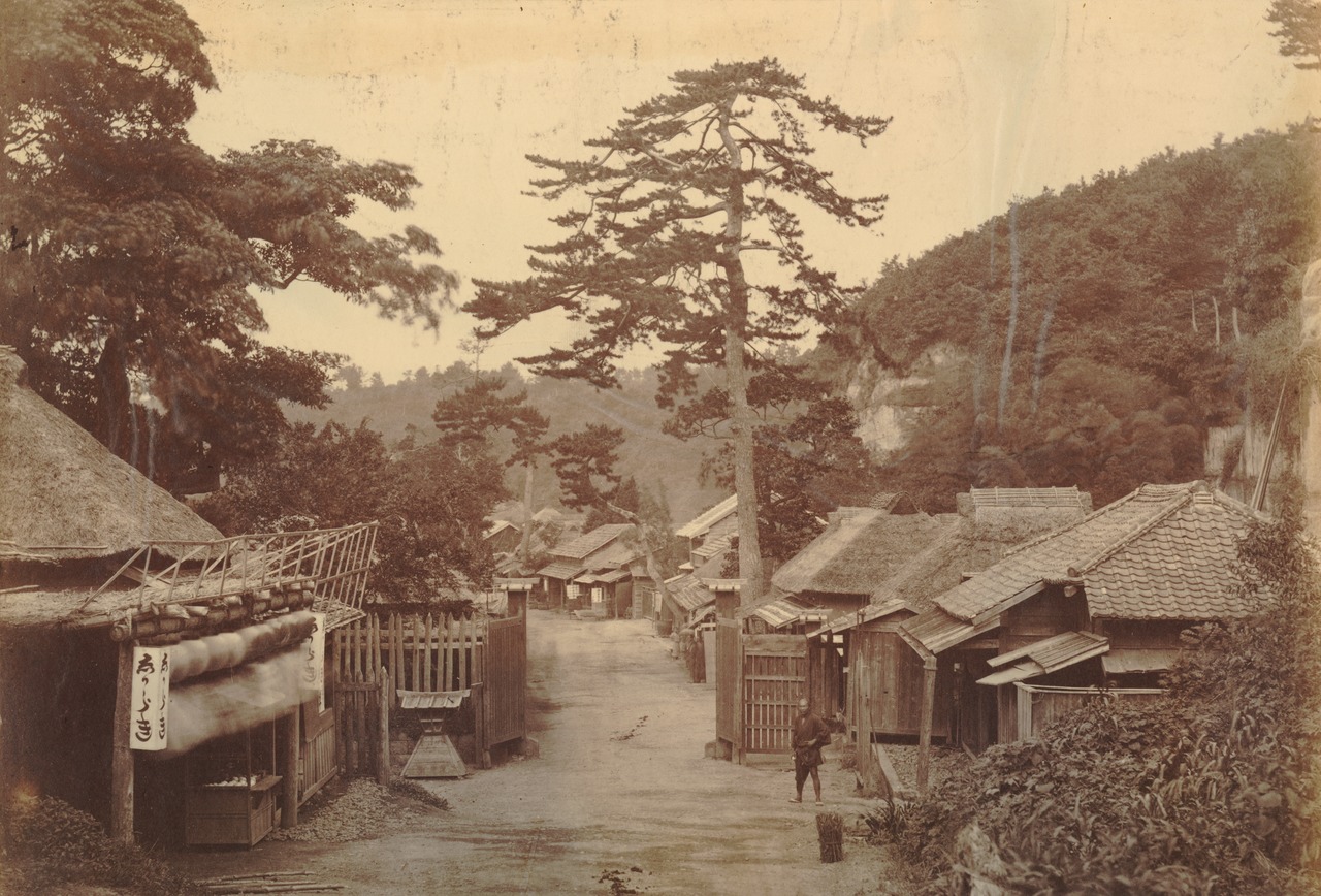 _Beato,_Felice_-_Street_at_Kanagawa_in_Japan_-_presumably_1863-1865.tif.jpg