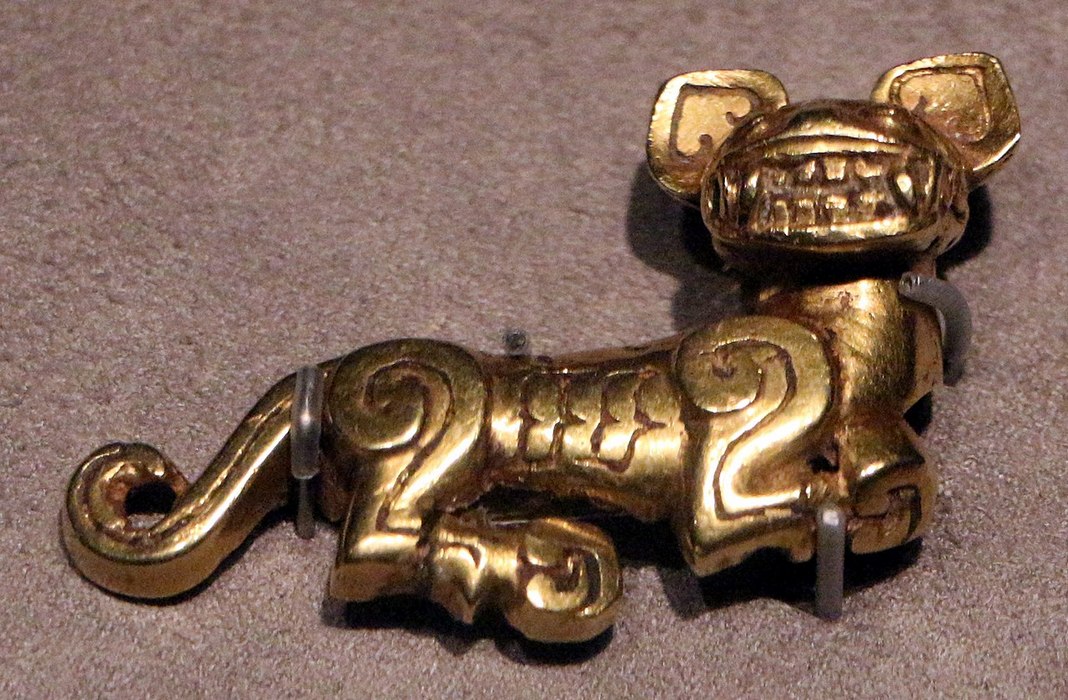 _forma_di_tigre,_in_oro,_da_contea_di_fengxiang,_baoji_(museo_di_xi'an).jpg
