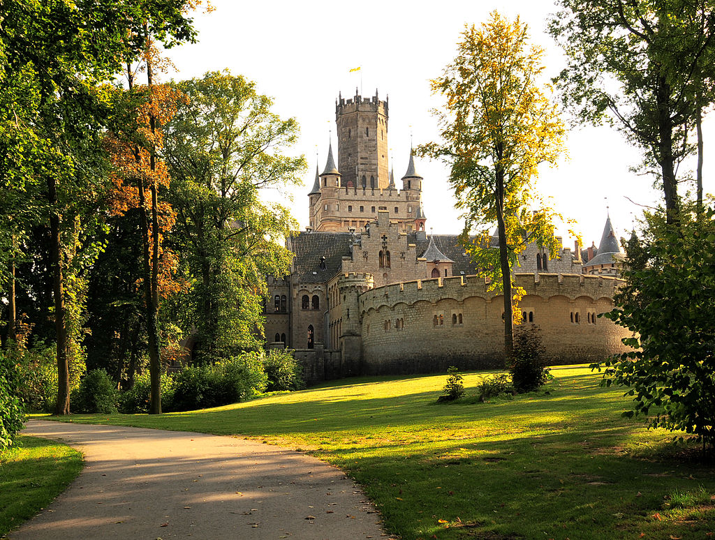 _Marienburg_in_Lower_Saxony.jpg