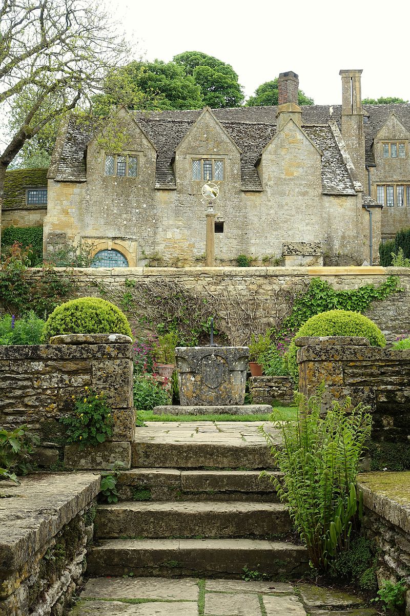-_Snowshill_Manor_-_Gloucestershire,_England_-_DSC09642.jpg