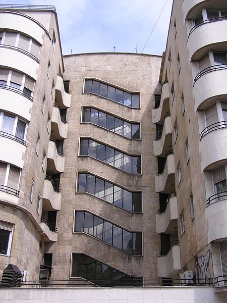 A_bérház_lépcsőháza.JPG
